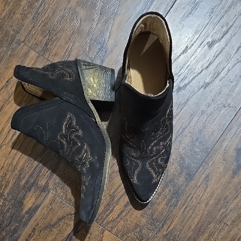 Like New Black Circle G Boots